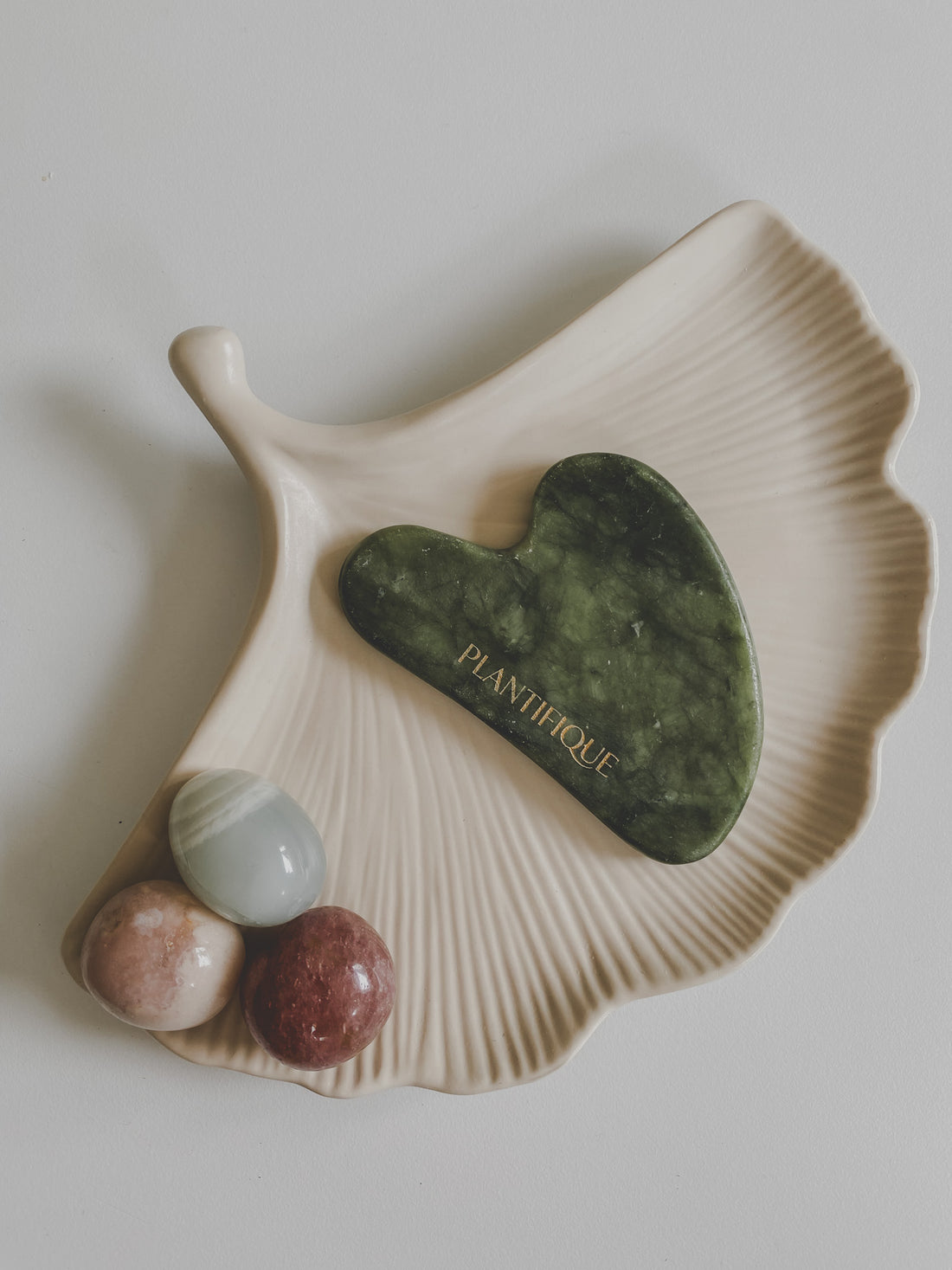 Gua Sha Jade Stein | Face Yoga | Nachhaltige Produkte auf www.mydlo.de